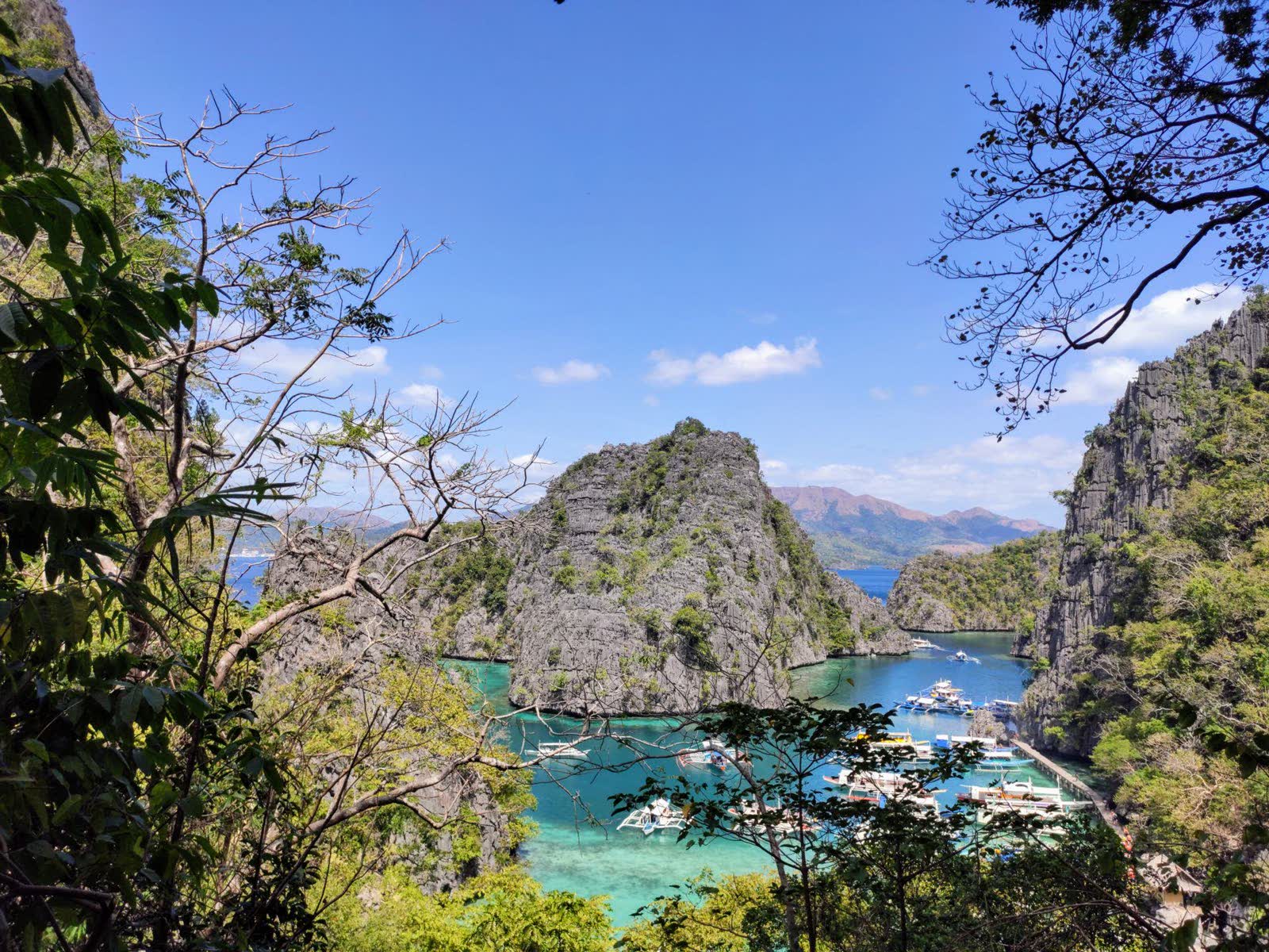 A viewpoint over a turquoise lagoon between limestone cliffs