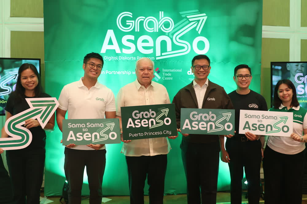 City officials and Grab representatives holding Grab Asenso signs