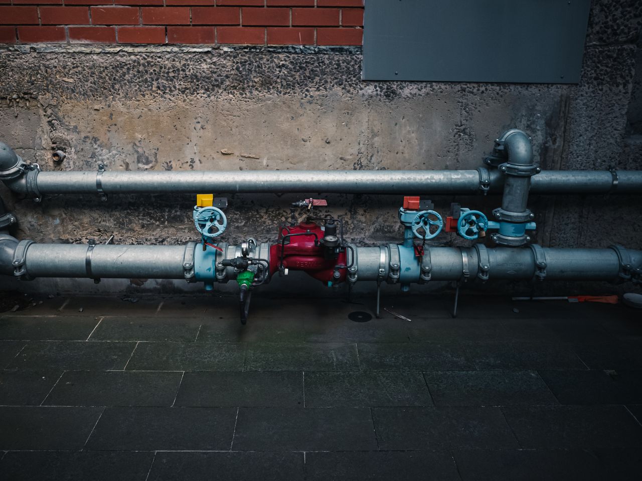 External pipework and drainage valves