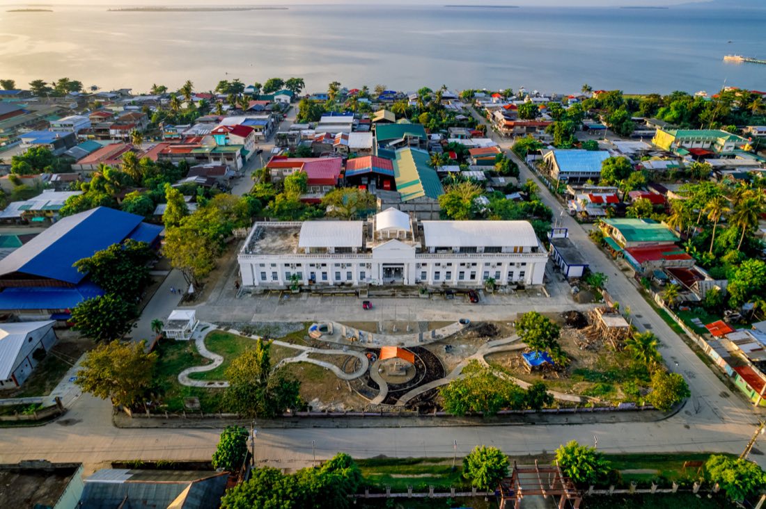 Aerial view of the Municipal Hall and its plaza