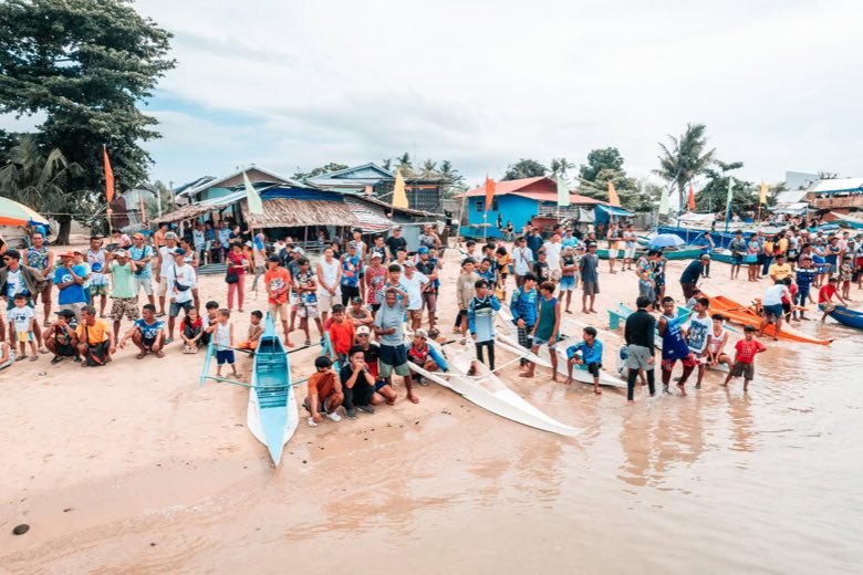 Crowds and tents on the beach